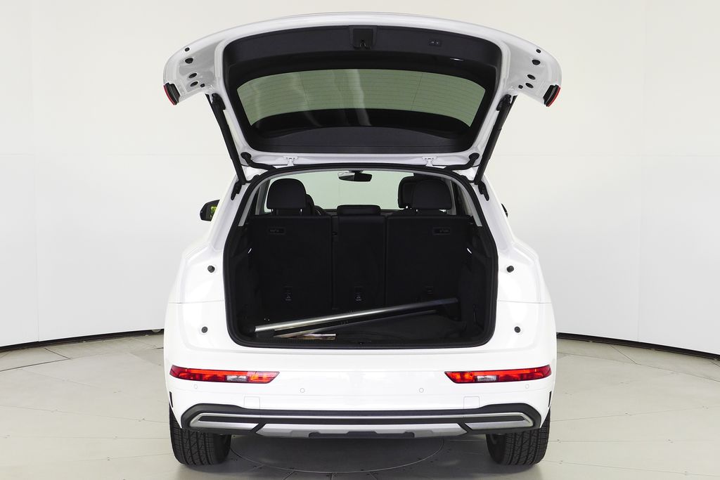 Thumbnail: 2023 Audi Q5 - 10