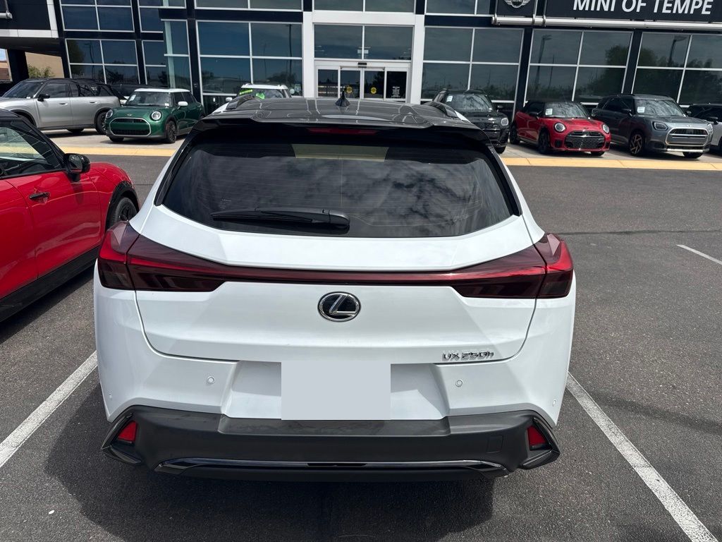Thumbnail: 2024 Lexus UX - 3