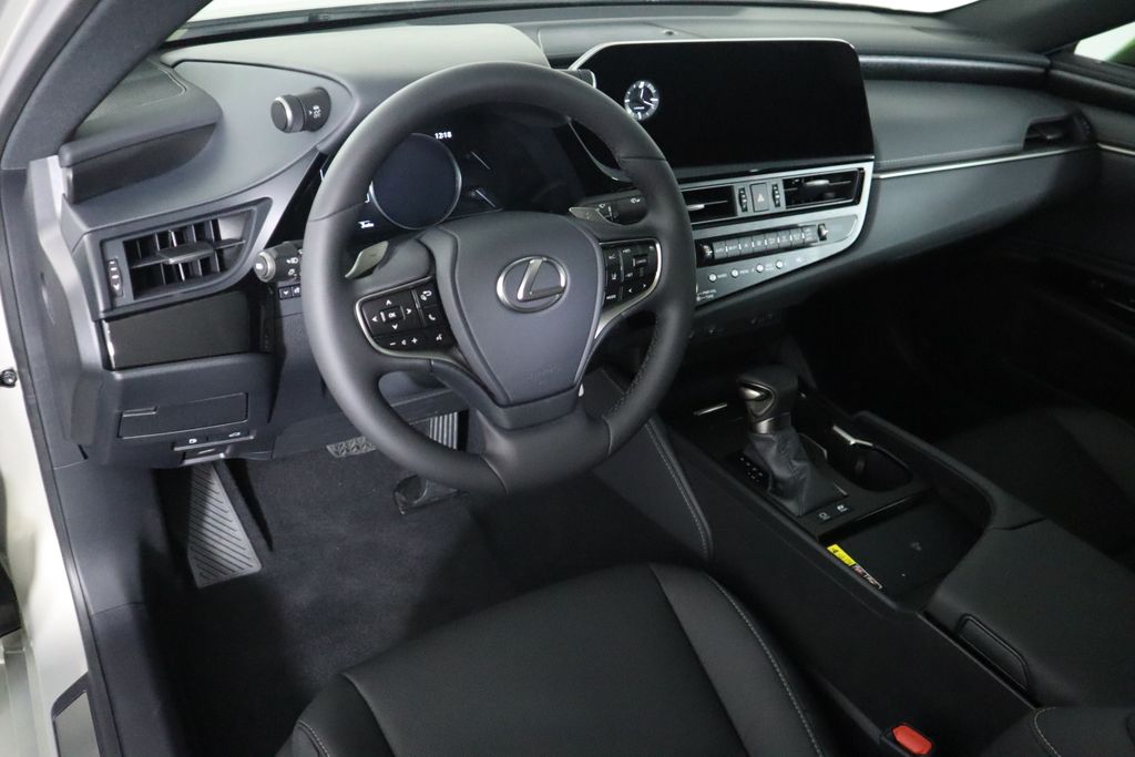 2025 Lexus ES Hybrid 300h 10