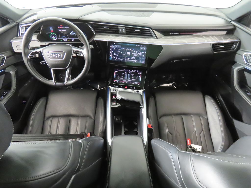 Thumbnail: 2022 Audi e-tron - 11