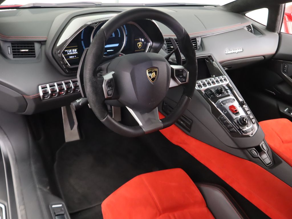 2014 Lamborghini Aventador  17