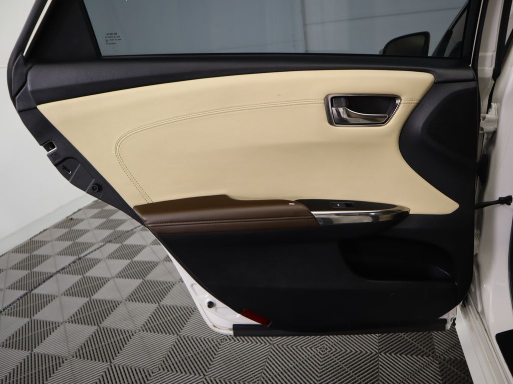 2014 Toyota Avalon XLE 26