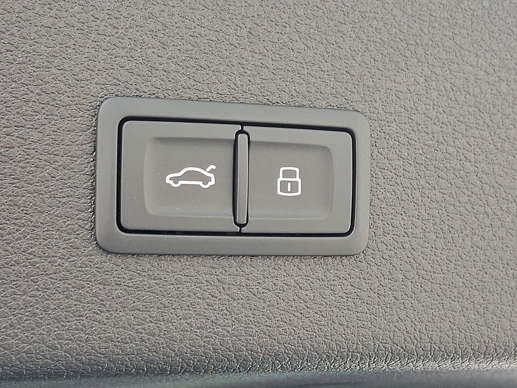 Thumbnail: 2024 Audi Q8 e-tron - 30