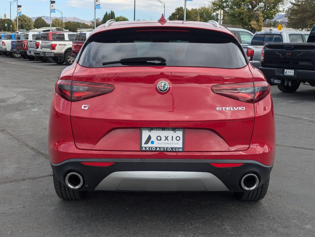 2018 Alfa Romeo Stelvio Base 6