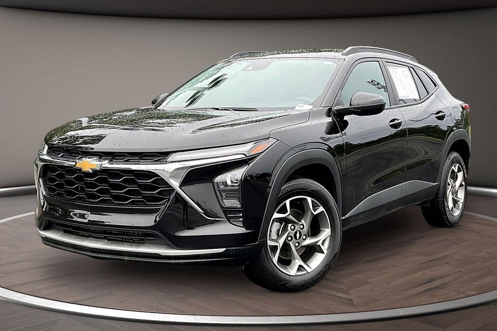 Used 2025 Chevrolet Trax SUV