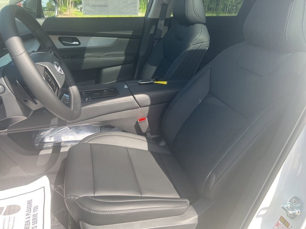 2025 Everest White Pearl Tricoat Nissan Murano SL AWD SUV