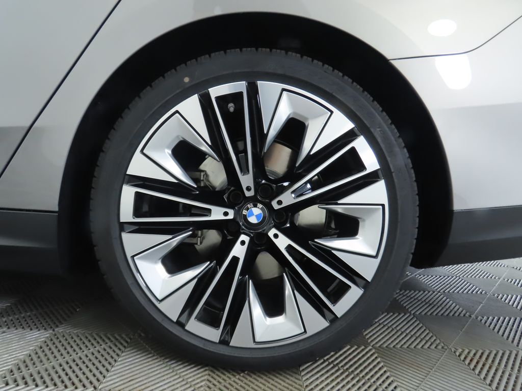 Thumbnail: 2026 BMW i5 - 32