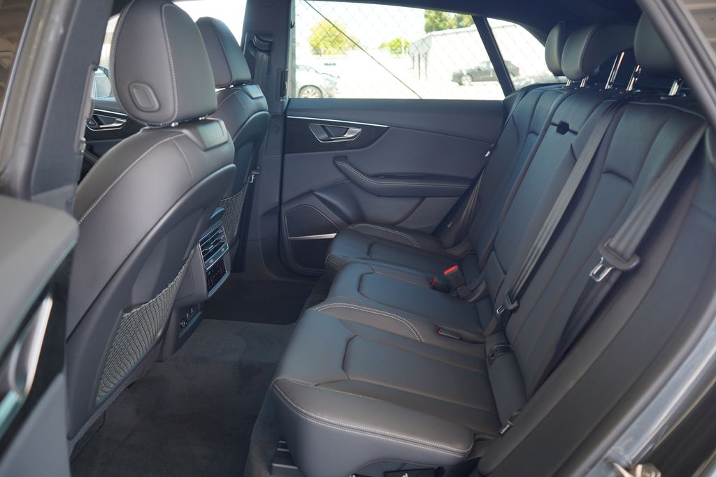 Thumbnail: 2025 Audi Q8 - 7