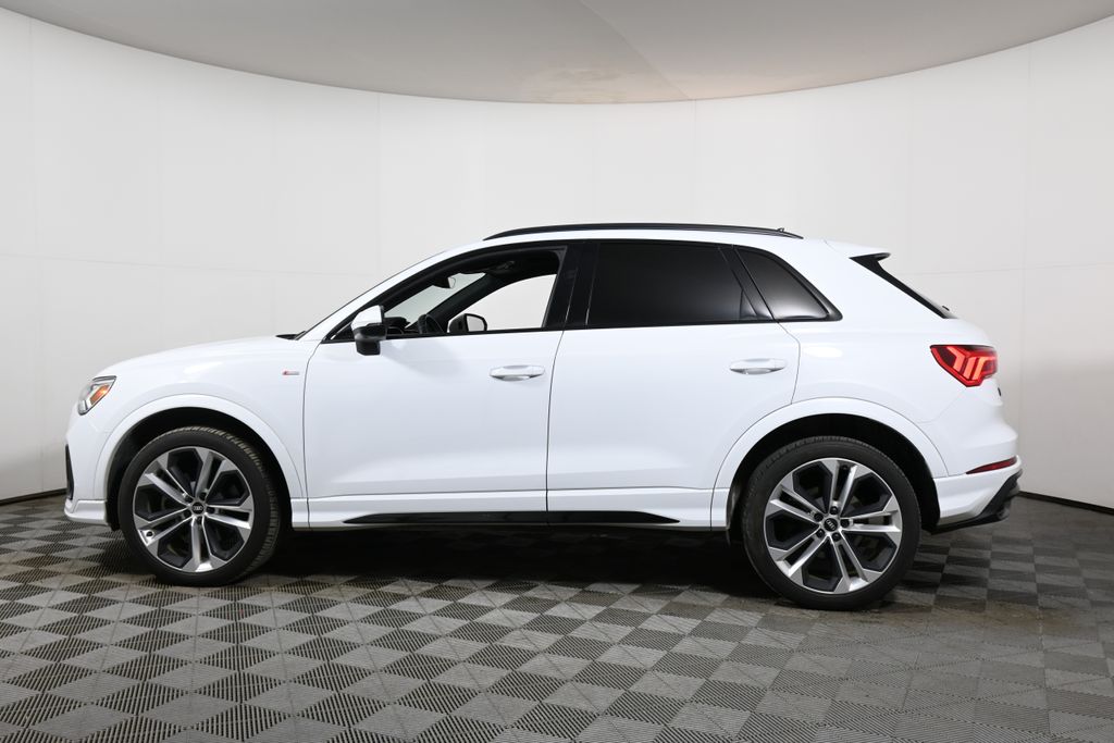 Thumbnail: 2022 Audi Q3 - 2