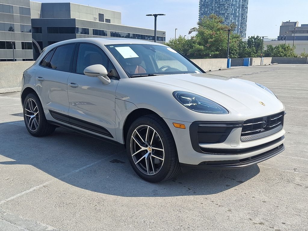 Thumbnail: 2025 Porsche Macan - 7