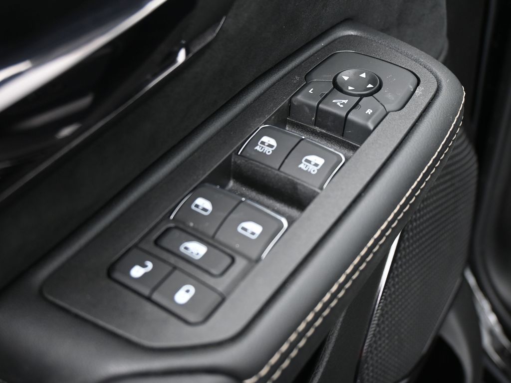 New 2026 Diamond Black Crystal Pearlcoat Ram RHO image 13