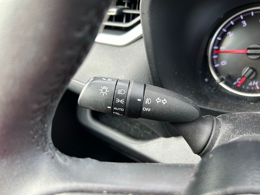 Thumbnail: 2021 Toyota RAV4 - 23