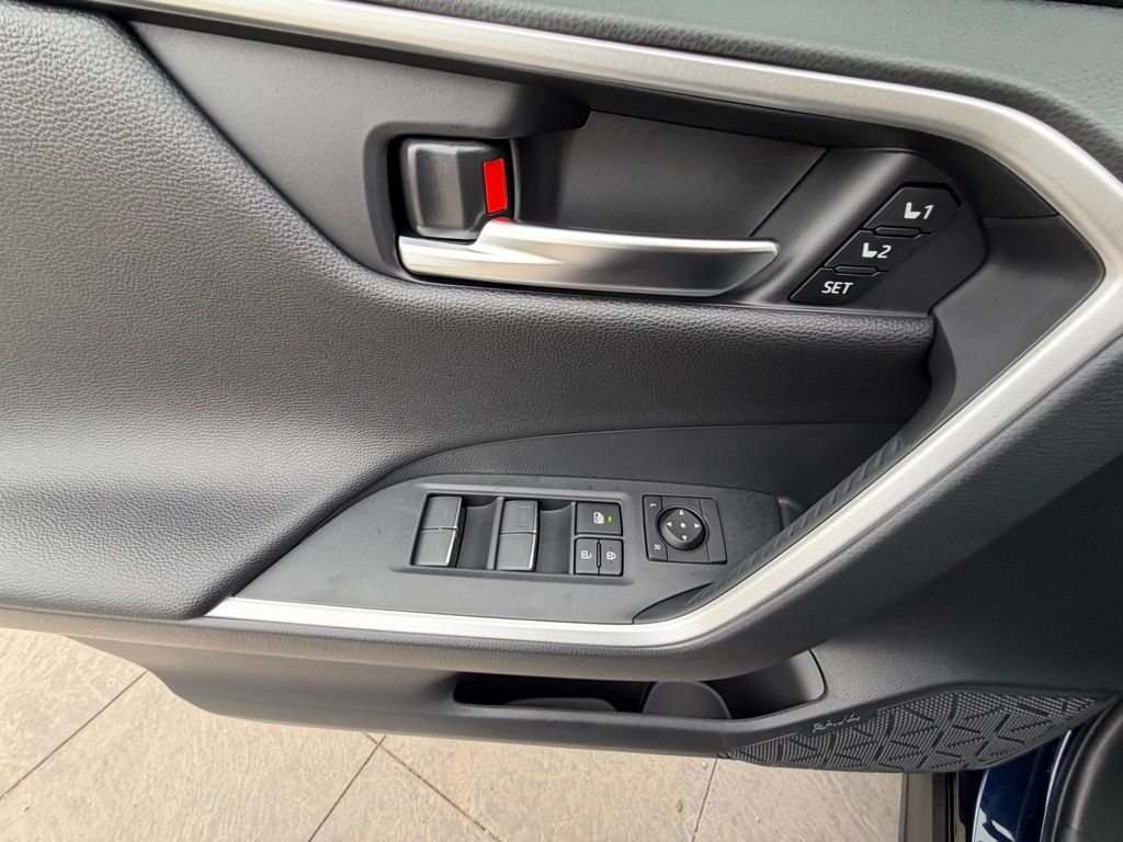 Thumbnail: 2025 Toyota RAV4 - 22