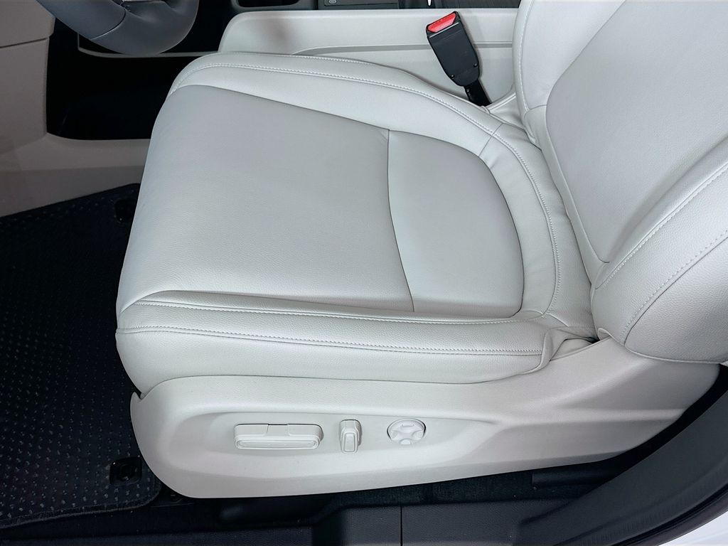 Thumbnail: 2026 Honda Odyssey - 20