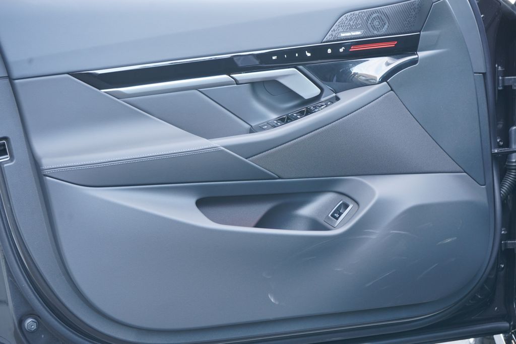 Thumbnail: 2026 BMW 5 Series - 10