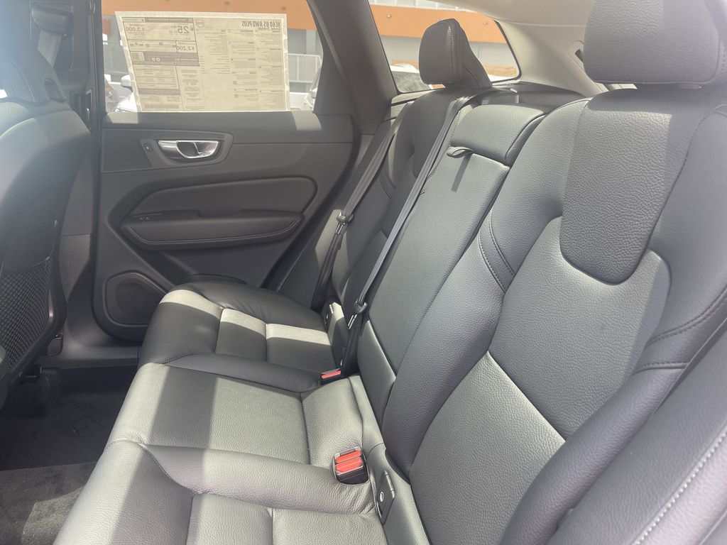 2023 Volvo XC60 B5 Plus Dark Theme photo