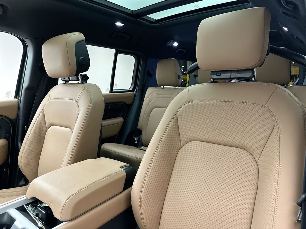 Thumbnail: 2026 Land Rover Defender - 10