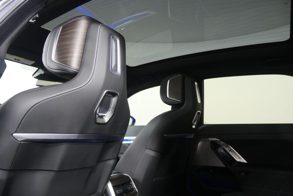 Thumbnail: 2023 BMW 7 Series - 17