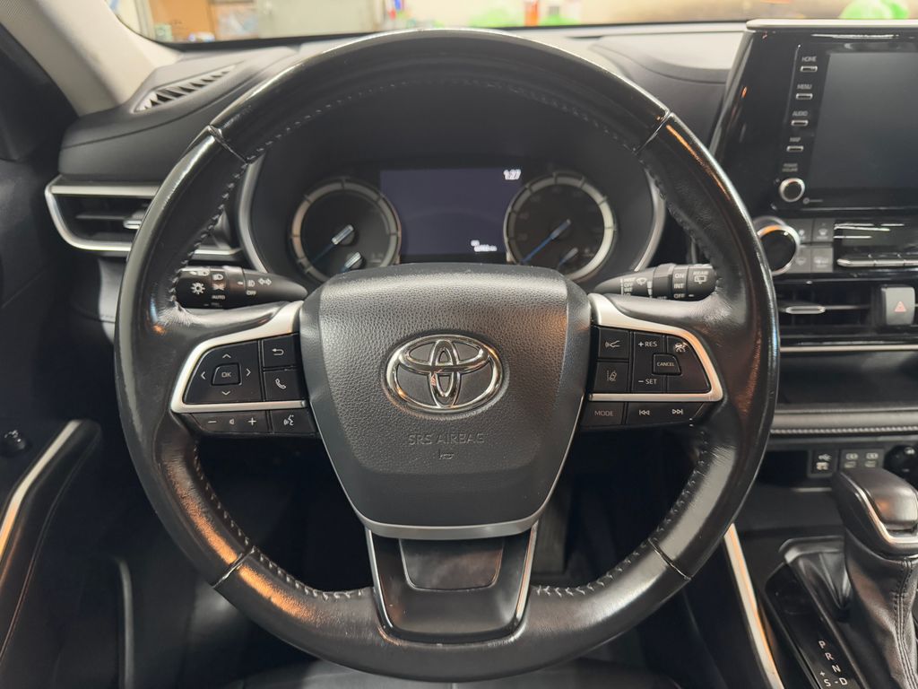 2022 Toyota Highlander Hybrid XLE