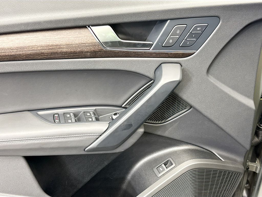 Thumbnail: 2025 Audi Q5 - 22