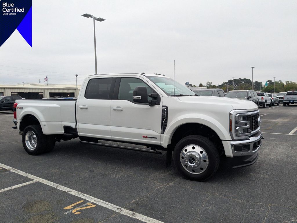 2025 Ford F-450 Super Duty LARIAT