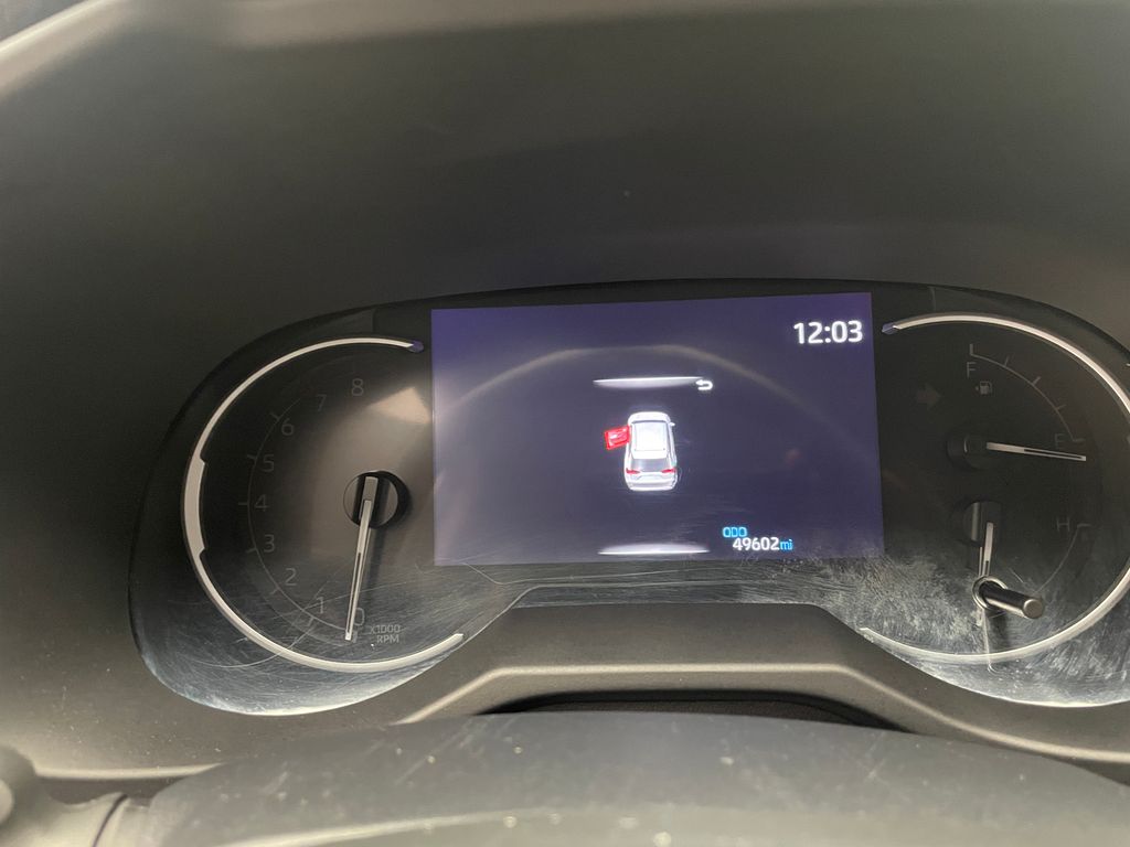 2023 Toyota RAV4 XLE 24