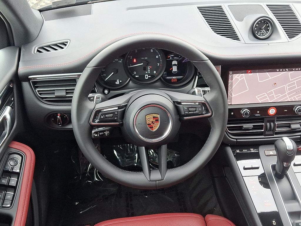 Thumbnail: 2026 Porsche Macan - 13