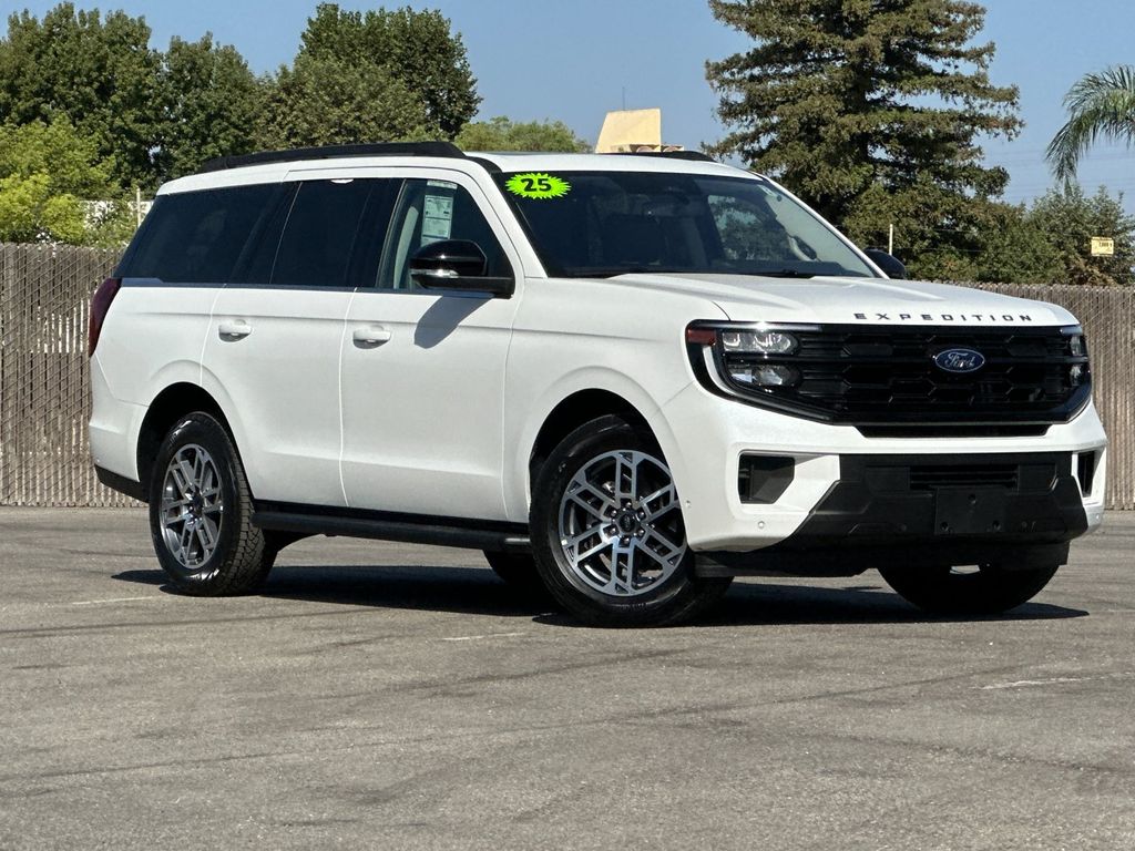 Star White Metallic Tri-Coat 2025 Ford Expedition SUV / Crossover Four-Wheel Drive Automatic