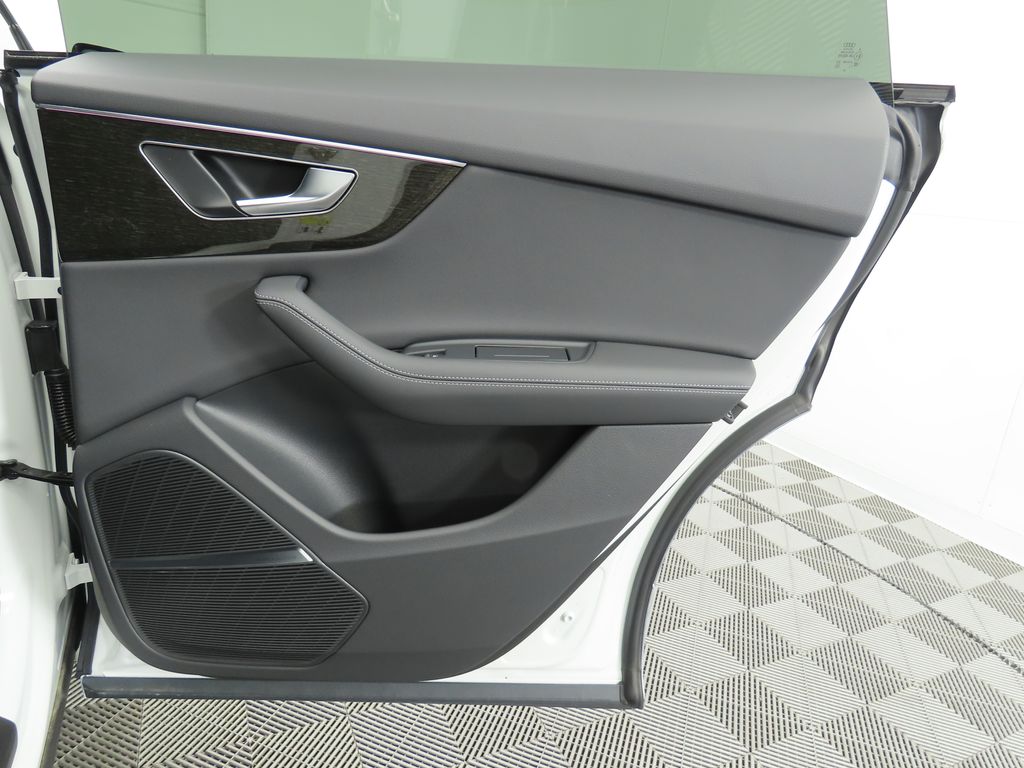 Thumbnail: 2025 Audi Q8 - 29