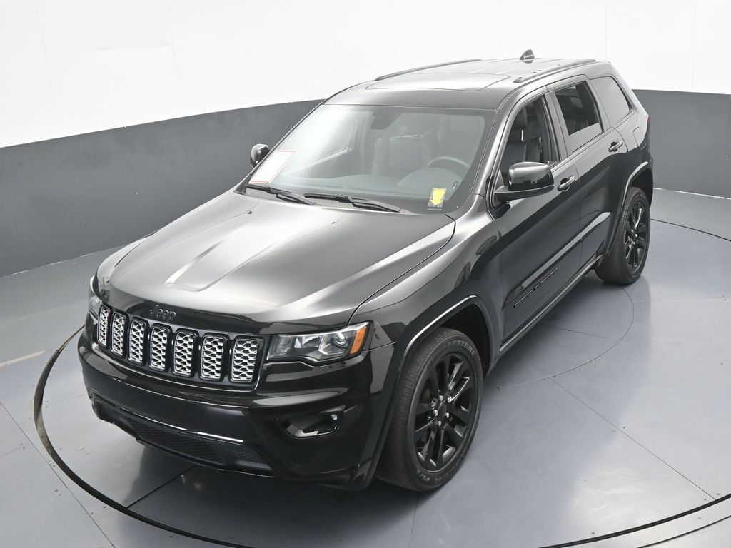 Used 2020 Diamond Black Crystal Pearlcoat Jeep Altitude image 47
