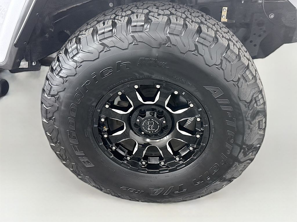 Thumbnail: 2021 Jeep Gladiator - 30