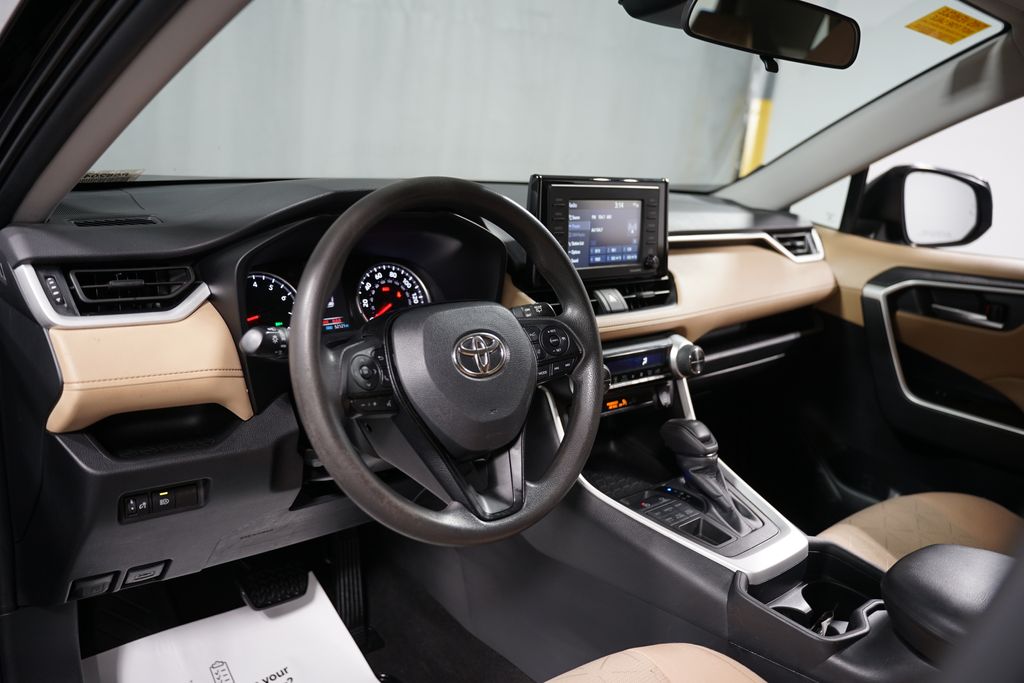 2021 Toyota RAV4 XLE 11