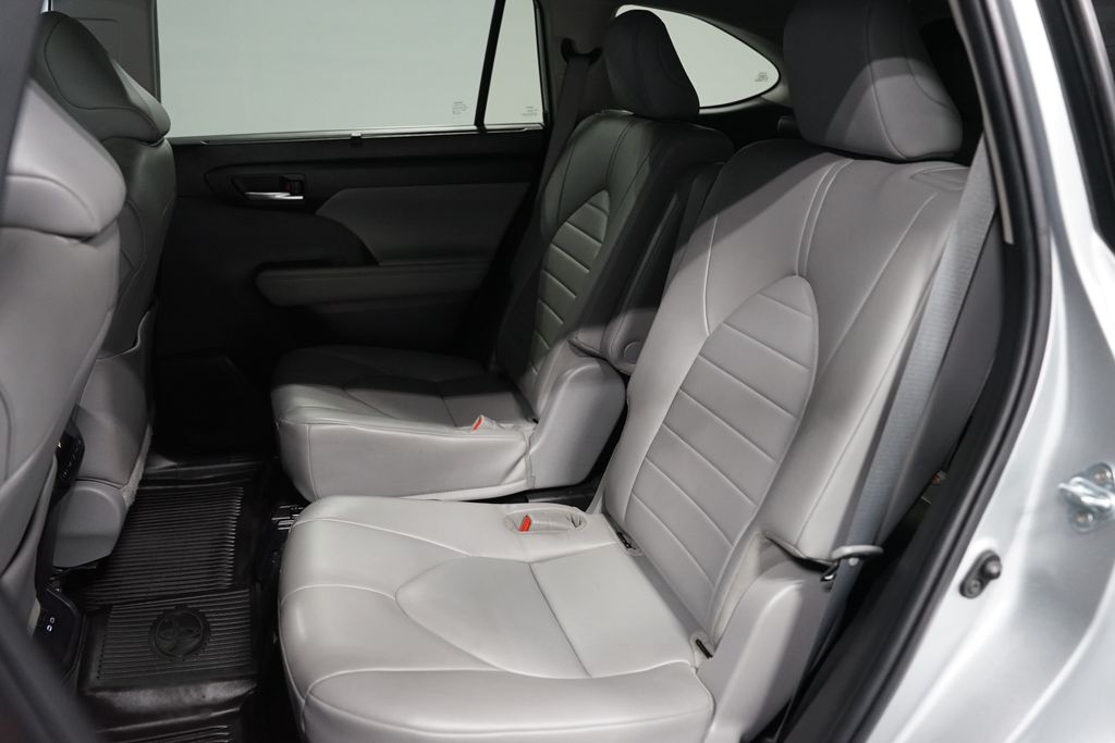 Thumbnail: 2023 Toyota Highlander - 30