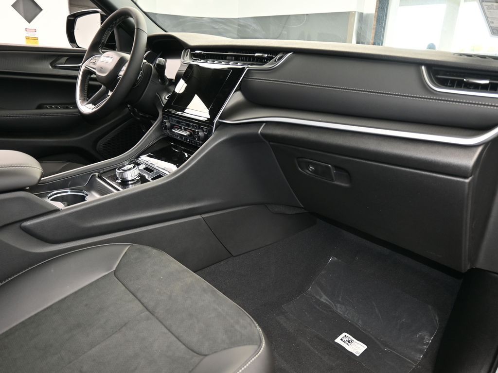 New 2025 Silver Zynith Jeep Altitude X image 39