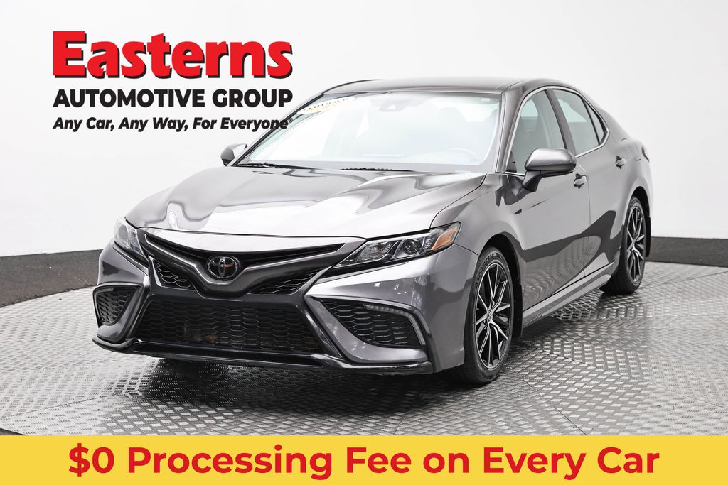 2024 Toyota Camry SE's photo