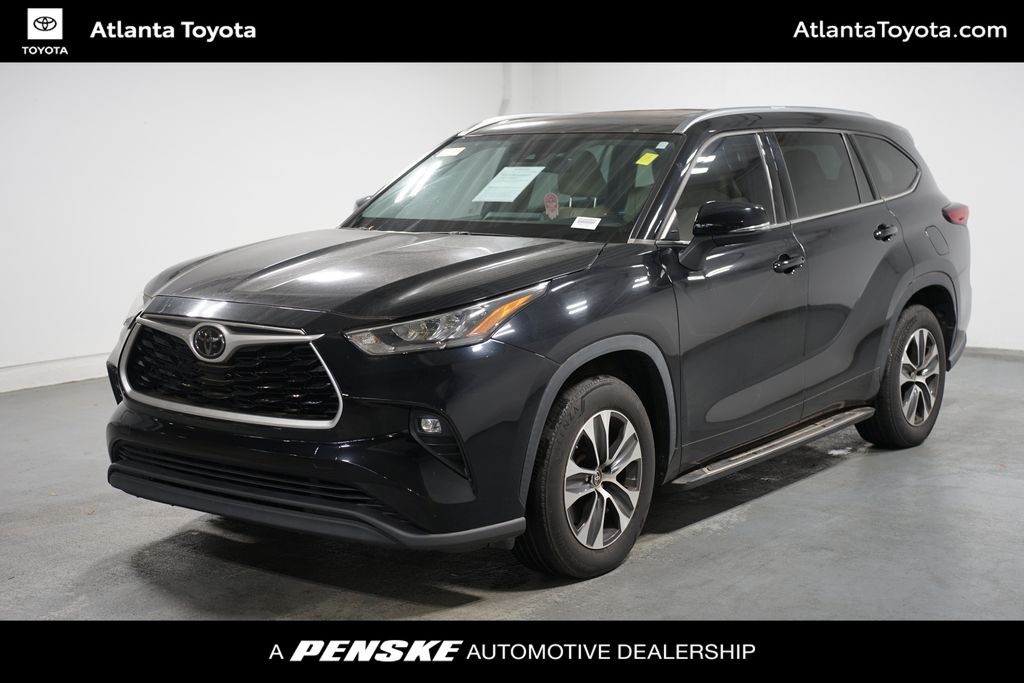 2020 Toyota Highlander XLE Hero Image