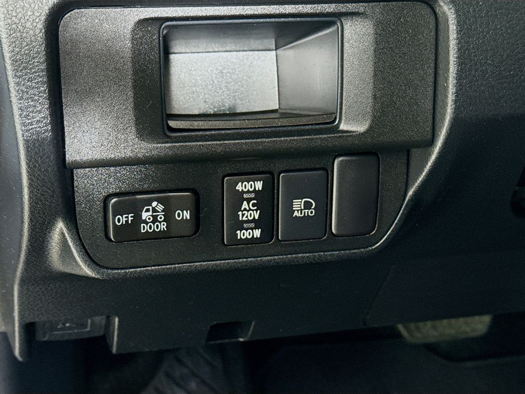 2019 Toyota Tacoma Limited 10