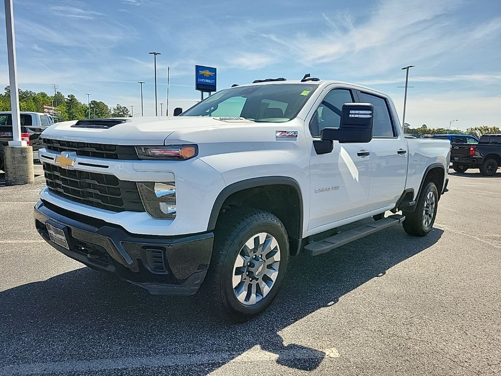 Summit White 2024 Chevrolet Silverado 2500HD Custom Crew Cab 4WD Pickup Truck Four-Wheel Drive Automatic