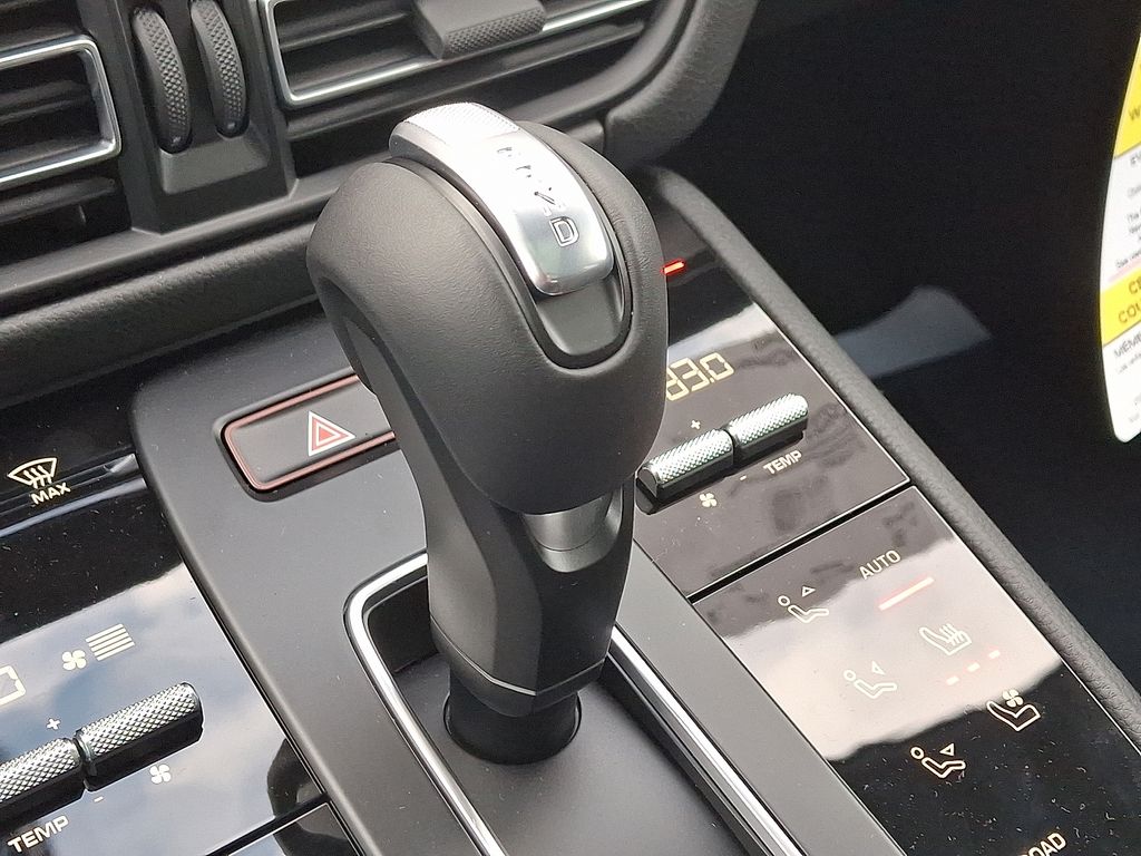 Thumbnail: 2026 Porsche Macan - 17