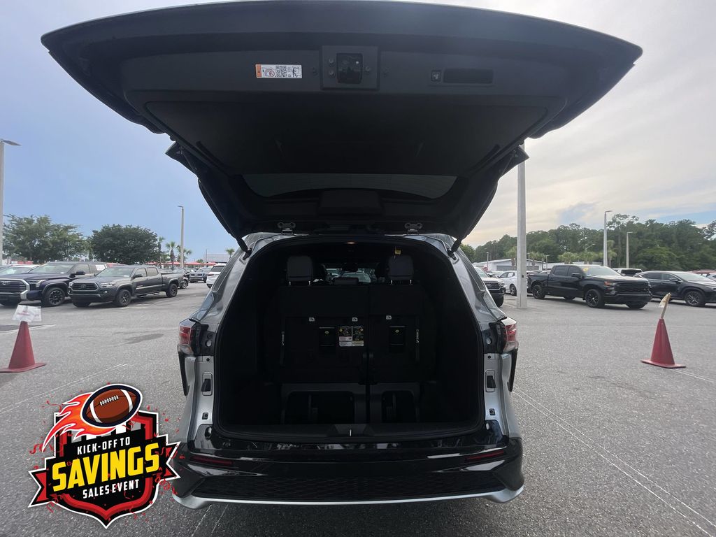 Used 2025 Toyota Sienna Van