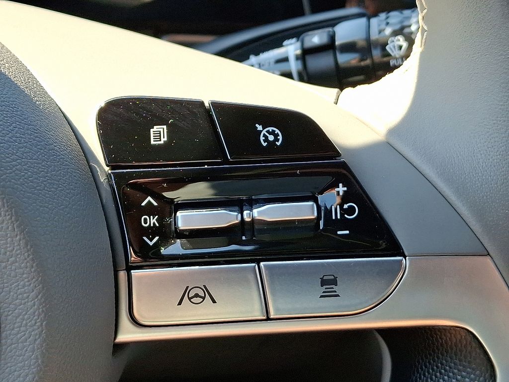 Thumbnail: 2022 Hyundai Elantra - 22