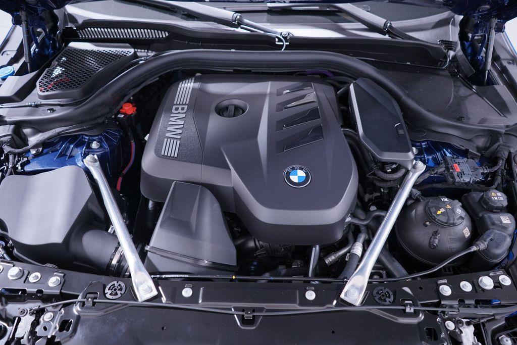 Thumbnail: 2027 BMW 5 Series - 20