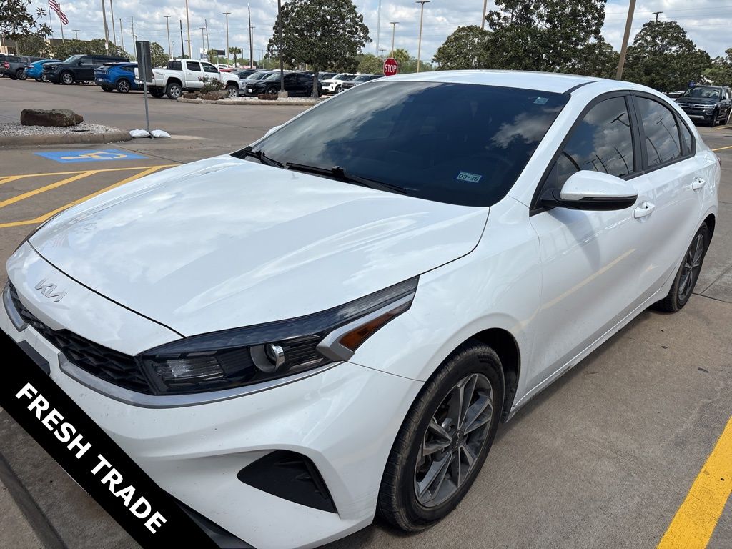 Snow White Pearl 2024 Kia Forte LXS FWD Sedan Front-Wheel Drive Continuously Variable Transmission
