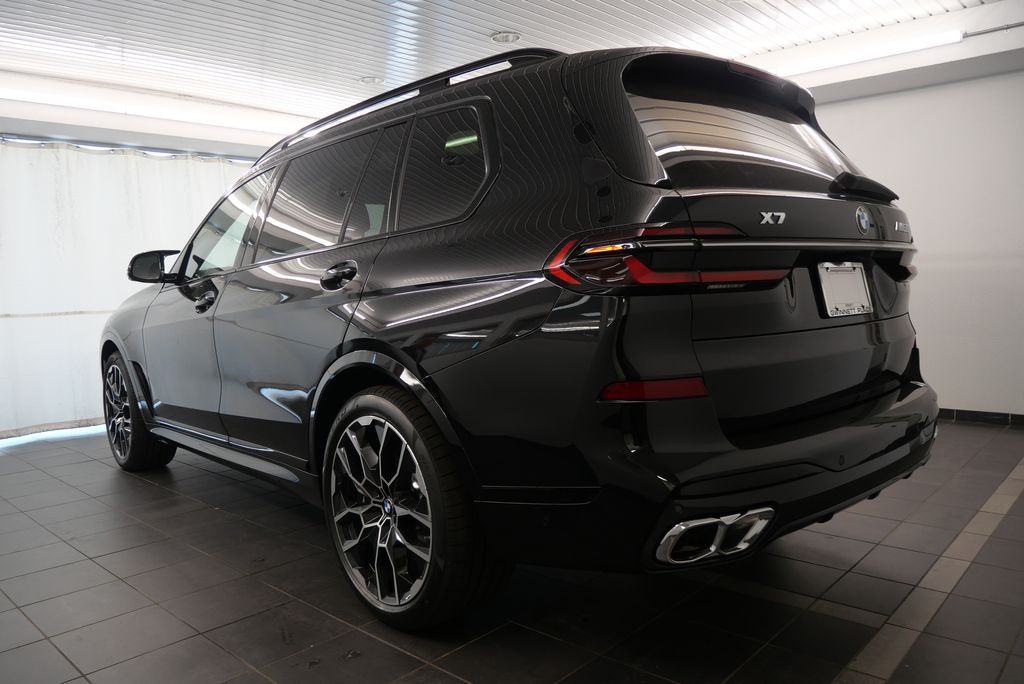 2025 BMW X7 M60i 5