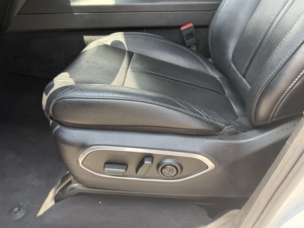2024 Jeep Wagoneer Series II White at River Oaks CDJR