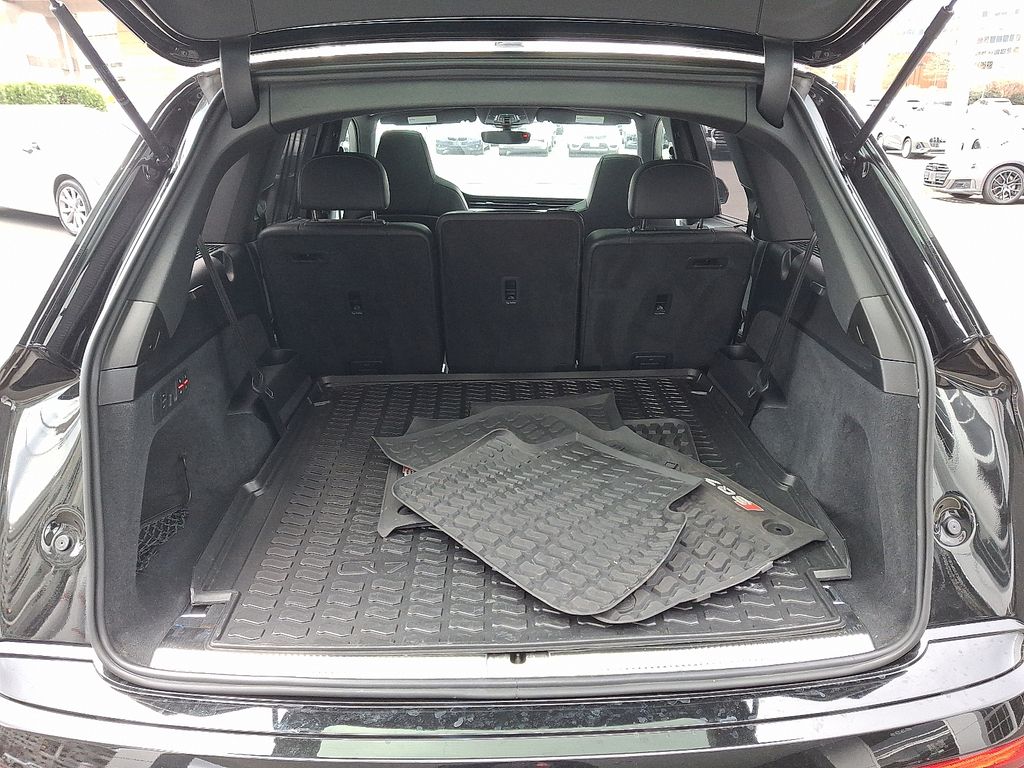 Thumbnail: 2023 Audi SQ7 - 29