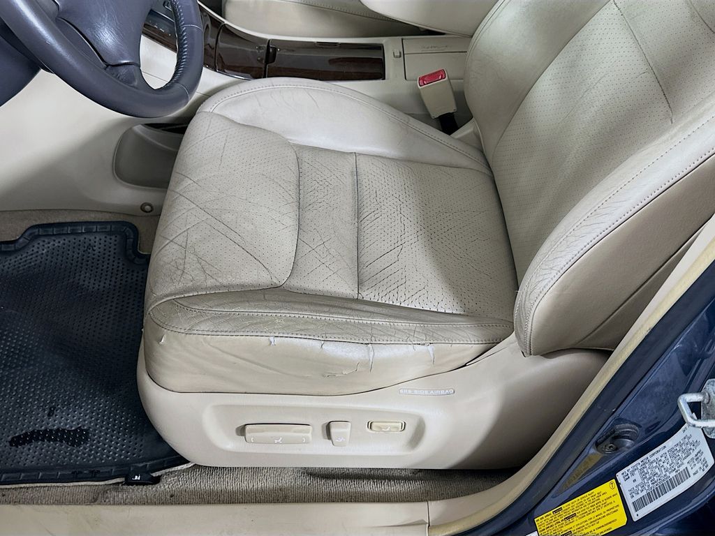 Thumbnail: 2003 Toyota Highlander - 18