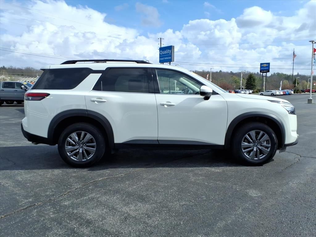 View vehicle photo 3