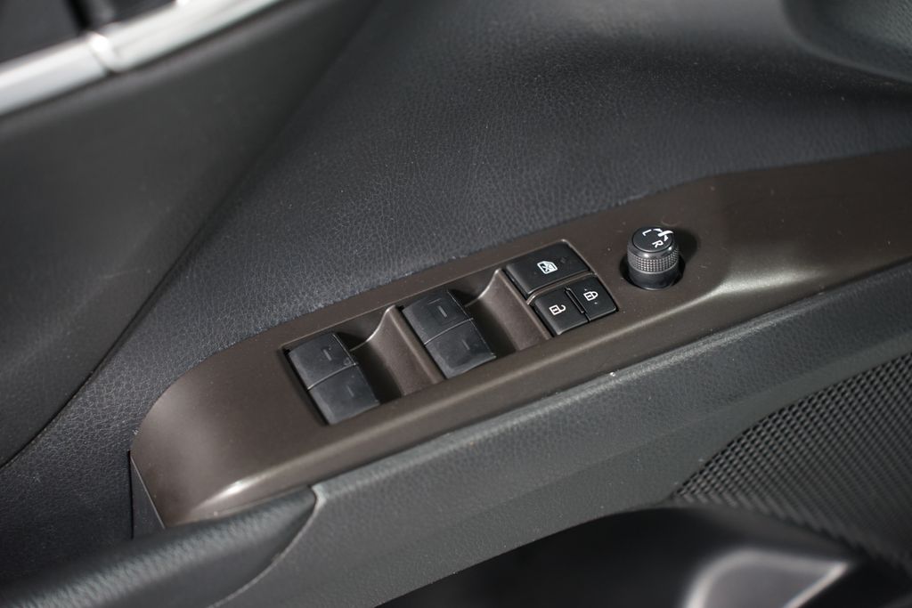 2023 Toyota Camry SE 29