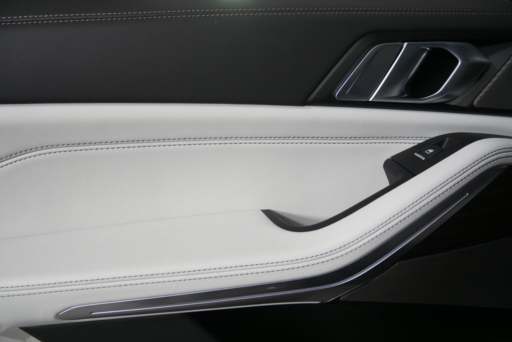 Thumbnail: 2026 BMW X5 - 14